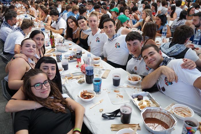 Jendetza batu da kuadrillen  23 1756401873159