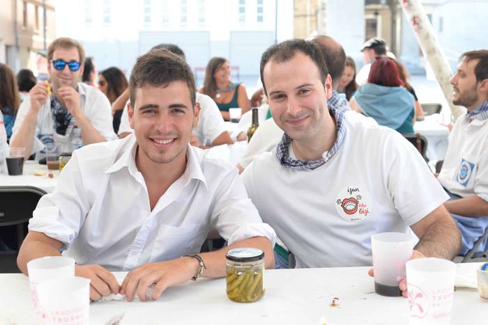 Aldai plaza txiki geratu da  142 1503895195359