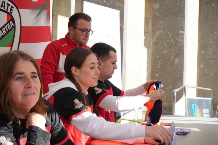 Ehunka lagunek parte hartu d 3 1774178844803