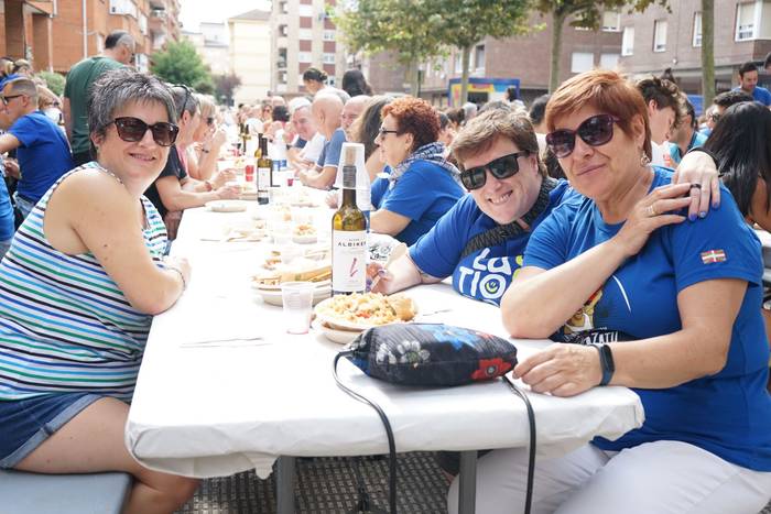 Ehunka lagun bildu ditu Lati 33 1758394288338