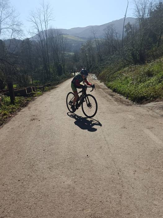 Txirrindulari gazteek erloju 48 1771856235162